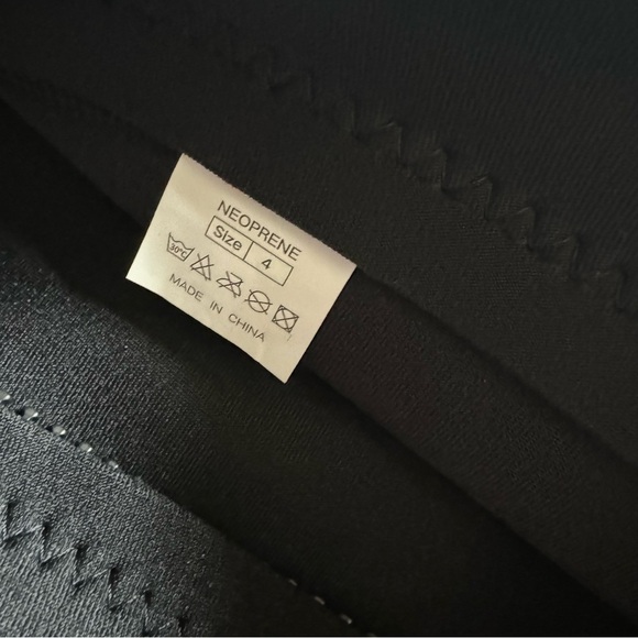 Women’s wet suit size 4 - Picture 7 of 7